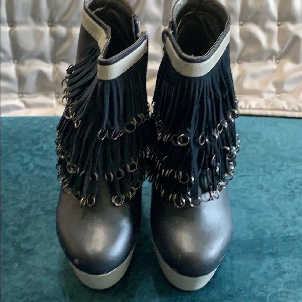 Dereon NWT Sz 9.5 , minor scuffles from bag